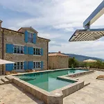 In With Outdoor Swimming Pool Hébergement de vacances