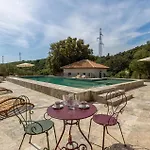 In With Outdoor Swimming Pool Hébergement de vacances